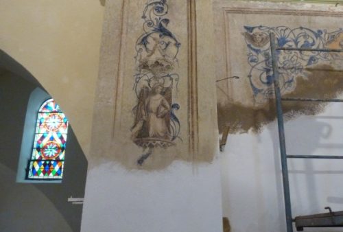 Sous bassement église de Chas 63